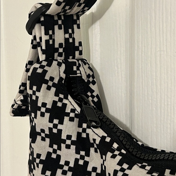 Baggu Mini Nylon Shoulder Bag Black/White Pixel Gingham NWT - Picture 6 of 11